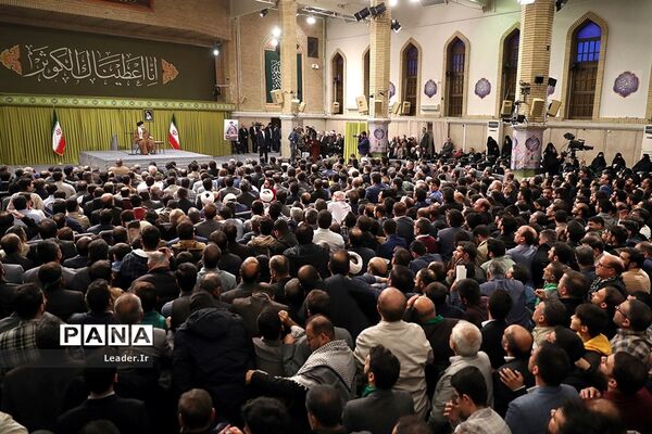 دیدار مداحان و شاعران اهل بیت‌(ع) با رهبر معظم انقلاب