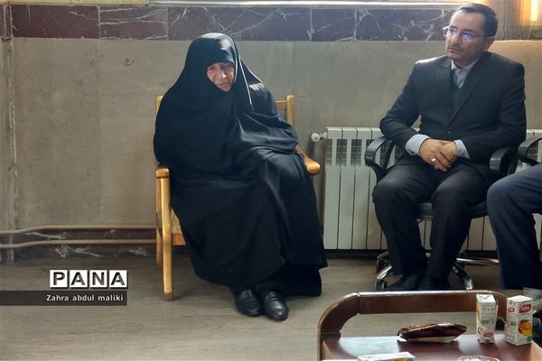 تقدیر از خانواده‌های شهدای ده دی منطقه ورامین