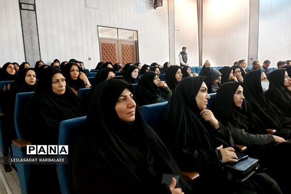 جلسه عمومی کیفیت بخشی مدیریت مدیران مدارس منطقه کهریزک و فشافویه