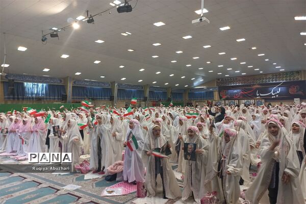 آغاز بهار بندگی و جشن تکلیف ۶۰۰ دانش‌آموز نومکلف دختر در مصای صفادشت