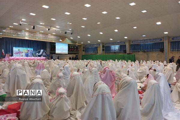 آغاز بهار بندگی و جشن تکلیف ۶۰۰ دانش‌آموز نومکلف دختر در مصای صفادشت