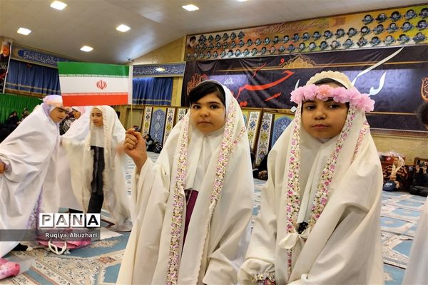 آغاز بهار بندگی و جشن تکلیف ۶۰۰ دانش‌آموز نومکلف دختر در مصای صفادشت