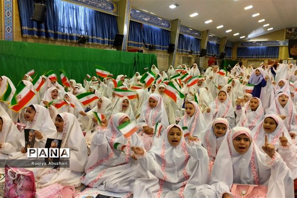 آغاز بهار بندگی و جشن تکلیف ۶۰۰ دانش‌آموز نومکلف دختر در مصای صفادشت