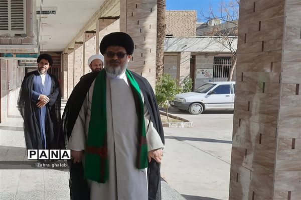 بازدید امام جمعه شهرستان بافق از آموزشگاه هفده شهریور
