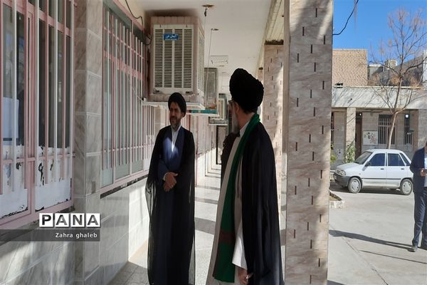 بازدید امام جمعه شهرستان بافق از آموزشگاه هفده شهریور
