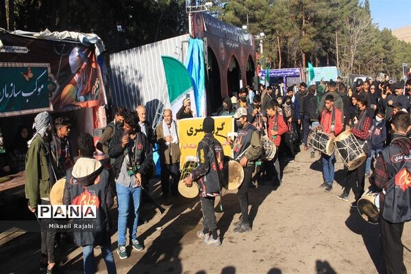 فعالیت‌های موکب سازمان دانش‌ آموزی در گلزار شهدا کرمان
