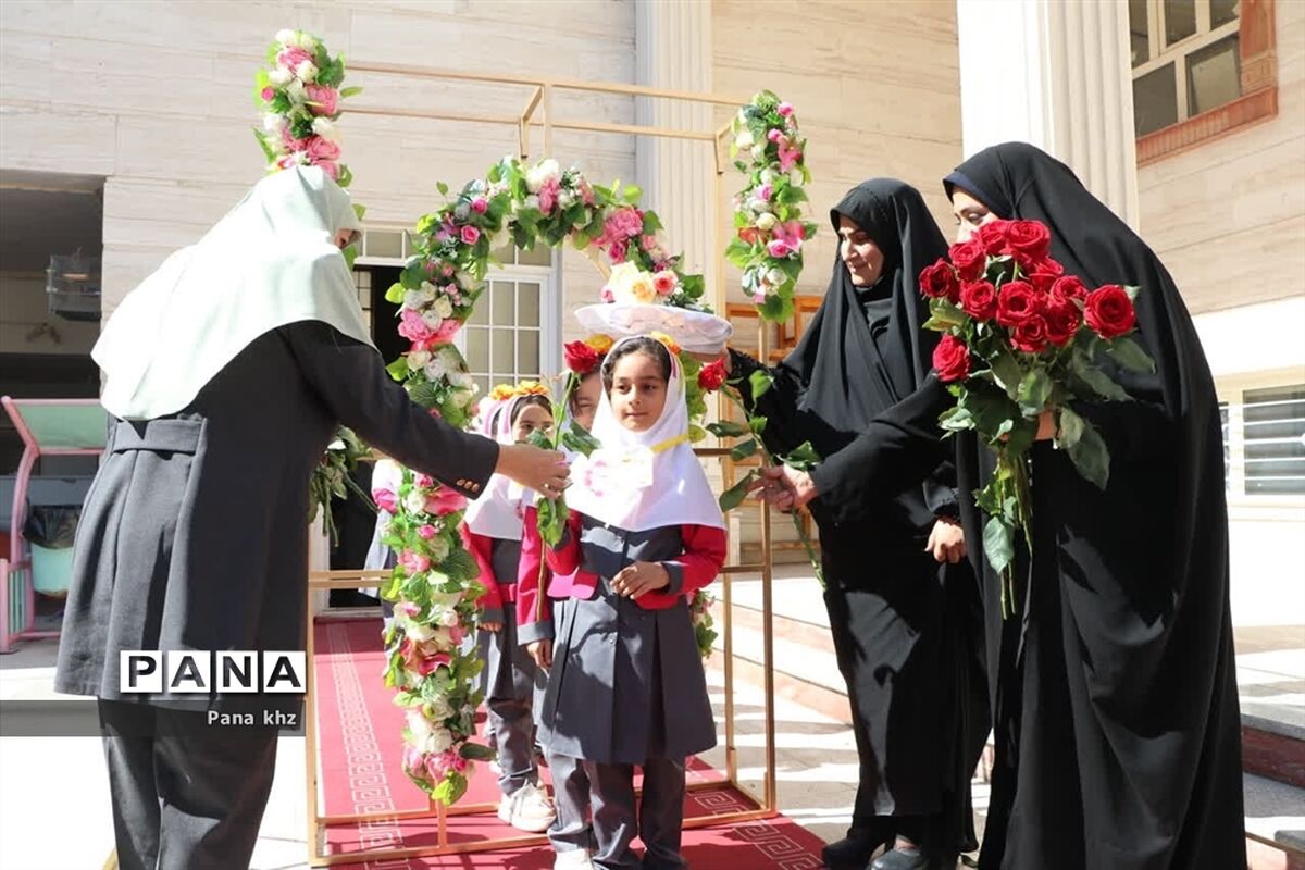بانوان در آموزش و پرورش با عشق دانش‌آموزان را به تعالی می‌رسانند/ فیلم