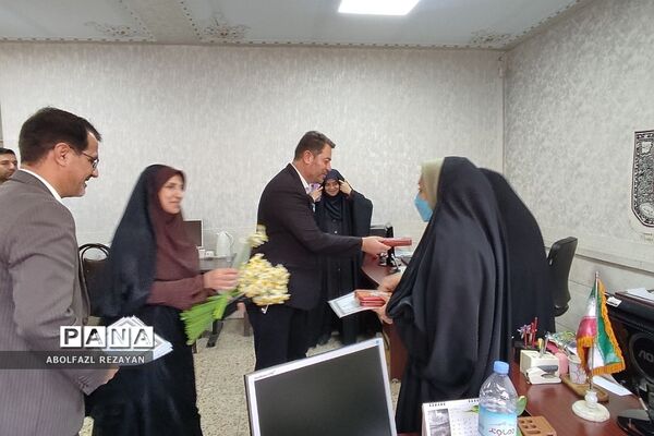 تقدیر از بانوان شاغل در اداره آموزش و پرورش کهریزک