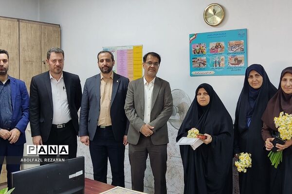 تقدیر از بانوان شاغل در اداره آموزش و پرورش کهریزک
