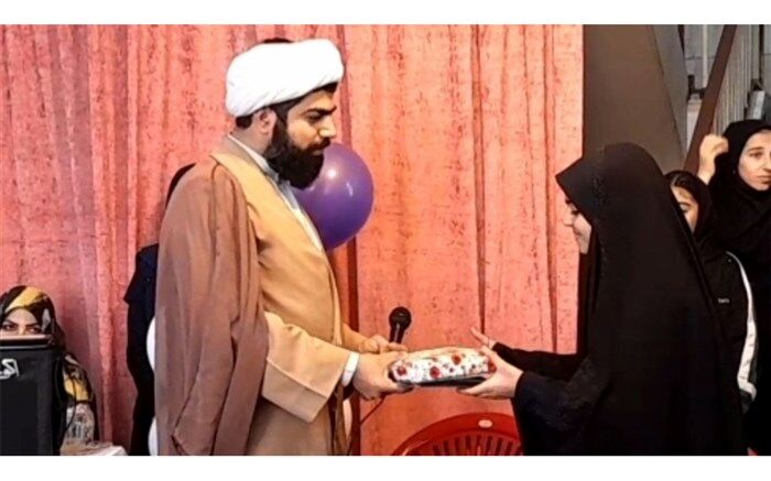 تقدیر از نفر برتر پویش طوفان الاقصی توسط رئیس شورای هماهنگی تبلیغات اصفهان