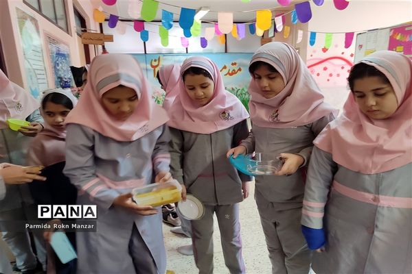 برپایی سفره حضرت زهرا(س) در آموزشگاه شاهد فاطمه الزهرا (س)