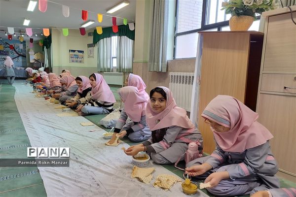 برپایی سفره حضرت زهرا(س) در آموزشگاه شاهد فاطمه الزهرا (س)