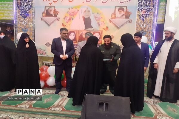 تقدیر و یادبود از خانواده های شهید در مسجد سرچشمه شهرستان پیشوا