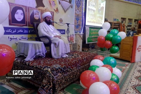 تقدیر و یادبود از خانواده های شهید در مسجد سرچشمه شهرستان پیشوا
