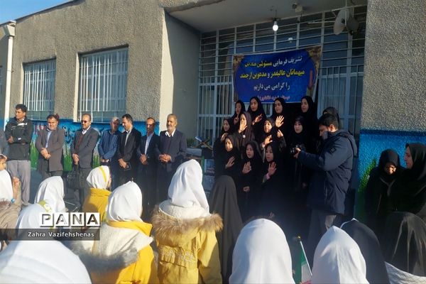 نواختن زنگ مقاومت و بصیرت در دبستان شهید خاکشور زیارت شهرستان شیروان