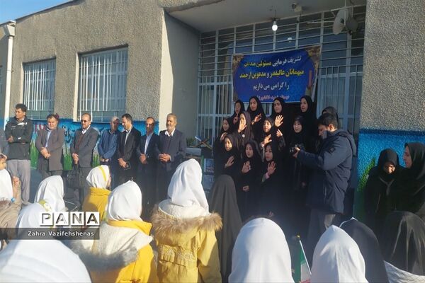 نواختن زنگ مقاومت و بصیرت در دبستان شهید خاکشور زیارت شهرستان شیروان