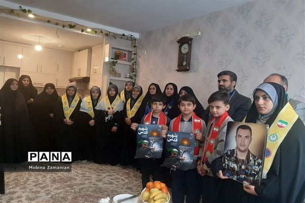 دیدار مسئولان پرورشی ناحیه شش مشهد مقدس با خانواده شهید مدافع حرم جاوید یوسفی