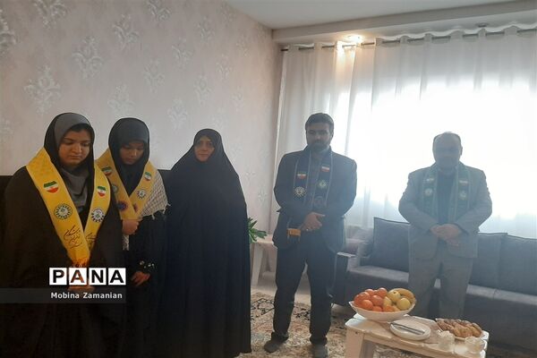 دیدار مسئولان پرورشی ناحیه شش مشهد مقدس با خانواده شهید مدافع حرم جاوید یوسفی
