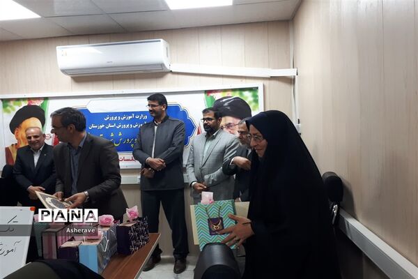 تقدیر از بانوان شاغل در مدیریت آموزش و پرورش شهرستان شادگان به‌مناسبت سالروز میلاد حضرت فاطمه (س) و روز زن