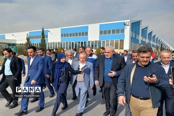 بازدید وزیر صنعت،معدن و تجارت از واحدهای صنعتی اسلامشهر