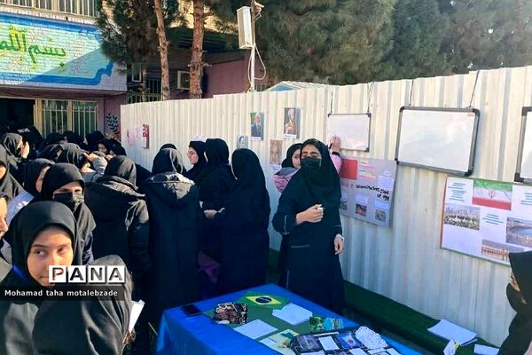 جشنواره زبان انگلیسی در آموزشگاه حکمت نبوی ناحیه دو شهرری
