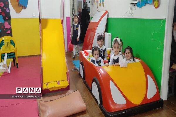 جشن  ولادت حضرت زهرا(س) و روز مادر در مهد کودک گلهای هستی شیروان