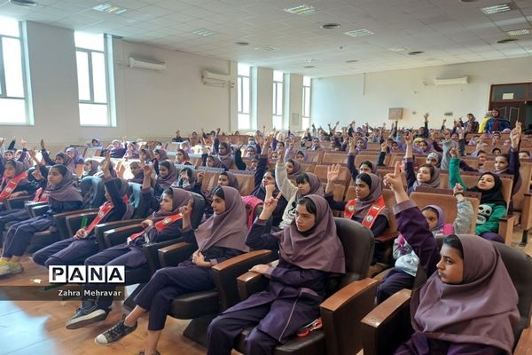 جشن میلاد حضرت زهرا(س) در دبستان معارف 6 ناحیه 3