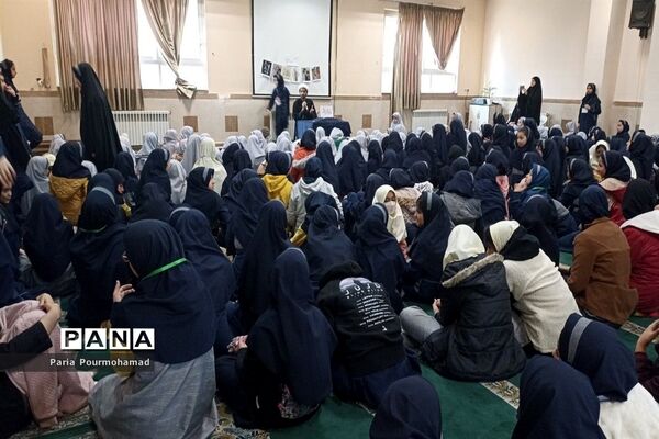 مراسم بزرگداشت حاج قاسم سلیمانی در مدرسه کوثر ناحیه 2 مشهد
