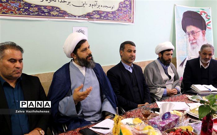 دانش آموزان را همکار فرهنگی و تربیتی خودمان کنیم