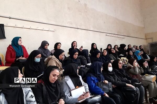کارگاه اختلالات یادگیری با محوریت بازی درمانی ویژه‌ آموزگاران پایه‌ اول تا سوم 