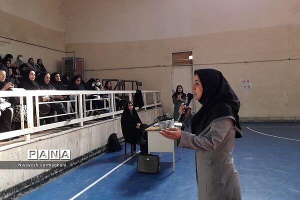 کارگاه اختلالات یادگیری با محوریت بازی درمانی ویژه‌ آموزگاران پایه‌ اول تا سوم 