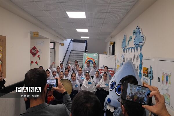 بازدید و تجربه‌گردانی مدیران شهرستان صالح آباد  ازفعالیت‌های دبستان عذرا پور شهریاری