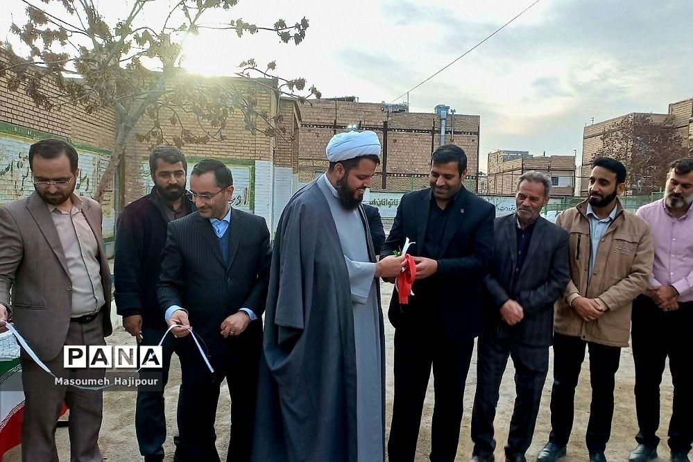 آیین افتتاح زمین چمن مصنوعی هنرستان امام خمینی(ره) خیرآباد در شهرستان ورامین