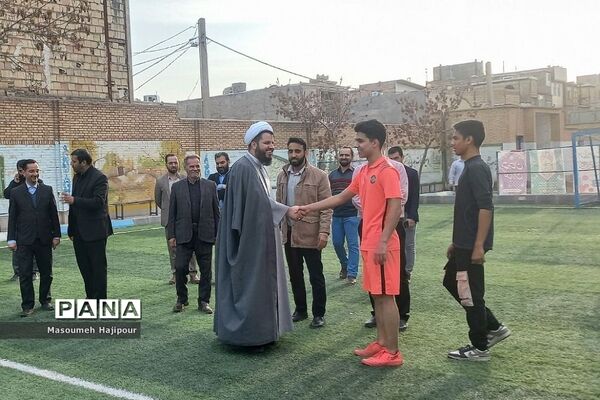 آیین افتتاح زمین چمن مصنوعی هنرستان امام خمینی(ره) خیرآباد در شهرستان ورامین