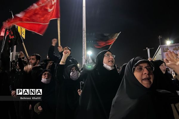 استقبال پُرشور مردم تهران از چهارمین  شهیده تربیت معلم در فرودگاه مهرآباد