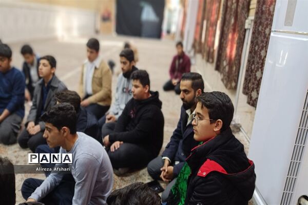 تجدید میثاق دانش‌آموزان ناحیه چهار قم با آرمان‌های شهدا
