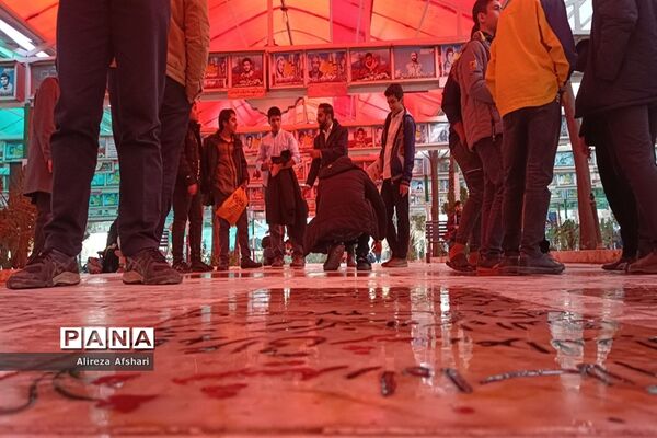 تجدید میثاق دانش‌آموزان ناحیه چهار قم با آرمان‌های شهدا