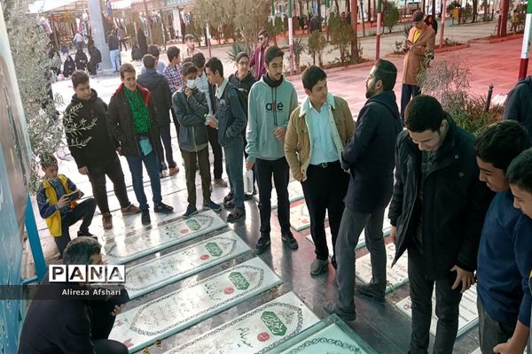 تجدید میثاق دانش‌آموزان ناحیه چهار قم با آرمان‌های شهدا