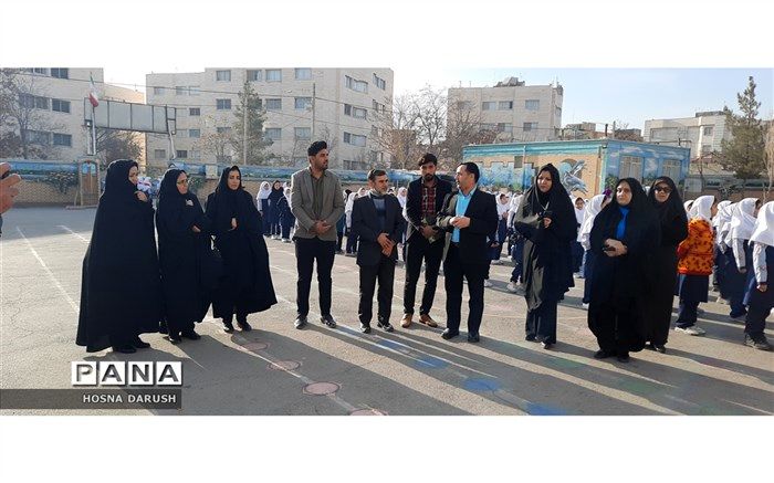 مراسم تجربه گردانی در دبستان شهدای فرهنگی مشهد/فیلم