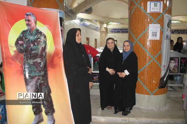 تجدید میثاق دانش‌آموزان با شهدا در بوشهر