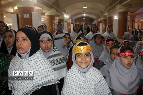 تجدید میثاق دانش‌آموزان با شهدا در بوشهر