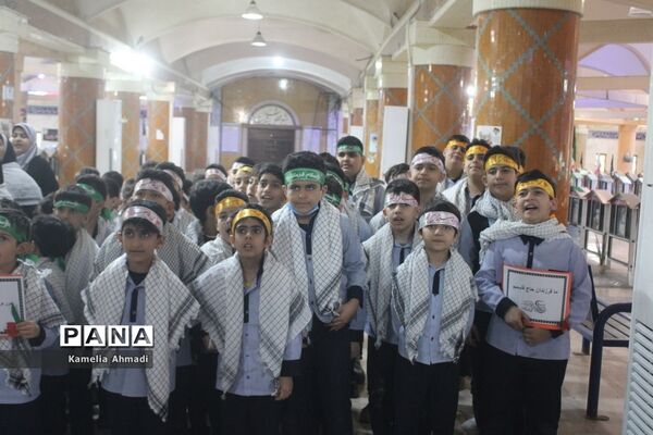 تجدید میثاق دانش‌آموزان با شهدا در بوشهر