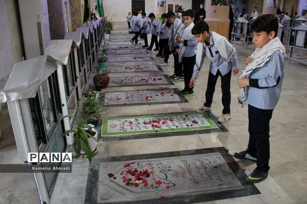 تجدید میثاق دانش‌آموزان با شهدا در بوشهر