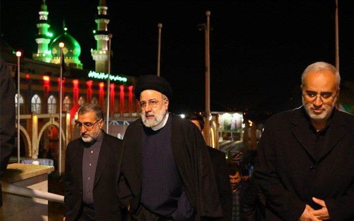 آیت الله رئیسی در گلزار شهدای کرمان حضور یافت