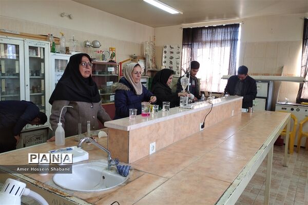دوره آشنایی با علوم آزمایشگاهی ویژه آموزگاران شهر سورمق