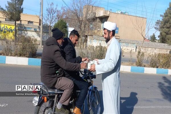 برپایی ایستگاه صلواتی  سربازان حاج قاسم توسط دبیرستان پسرانه امام علی (ع)