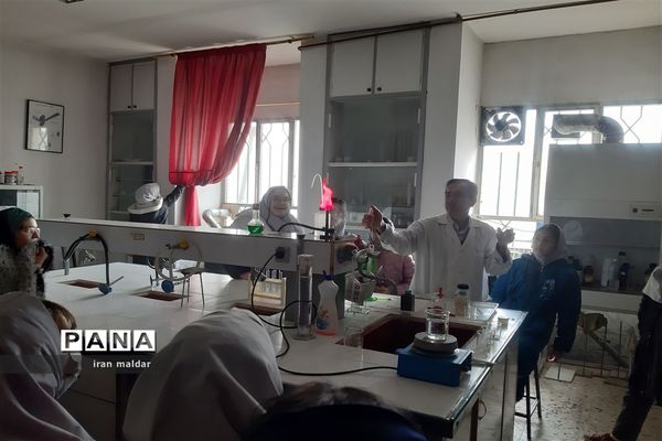 بازدید علمی دانش آموزان دبستان لطیفه از پژوهش سرای رازی ناحیه ۷