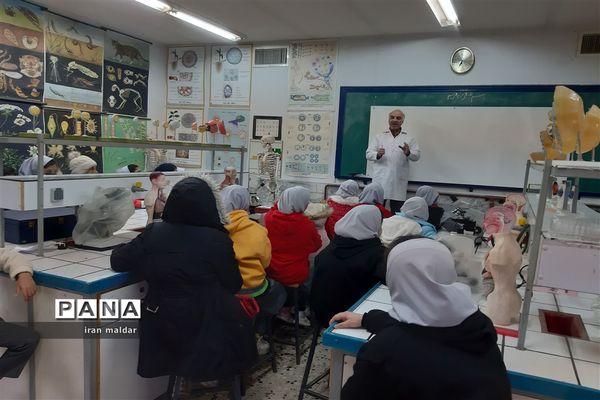 بازدید علمی دانش آموزان دبستان لطیفه از پژوهش سرای رازی ناحیه ۷