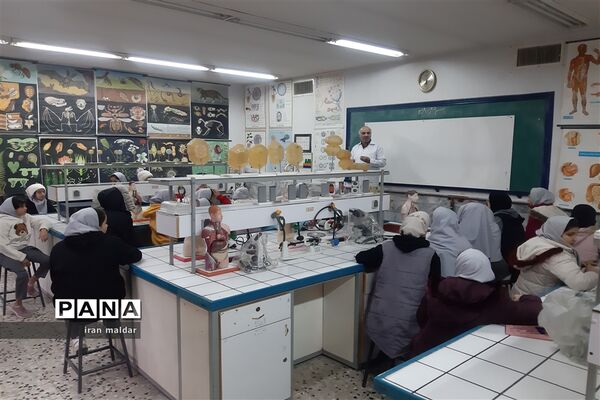 بازدید علمی دانش آموزان دبستان لطیفه از پژوهش سرای رازی ناحیه ۷