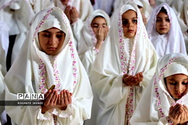 جشن تکلیف 1600 نفری دختران ناحیه یک بهارستان